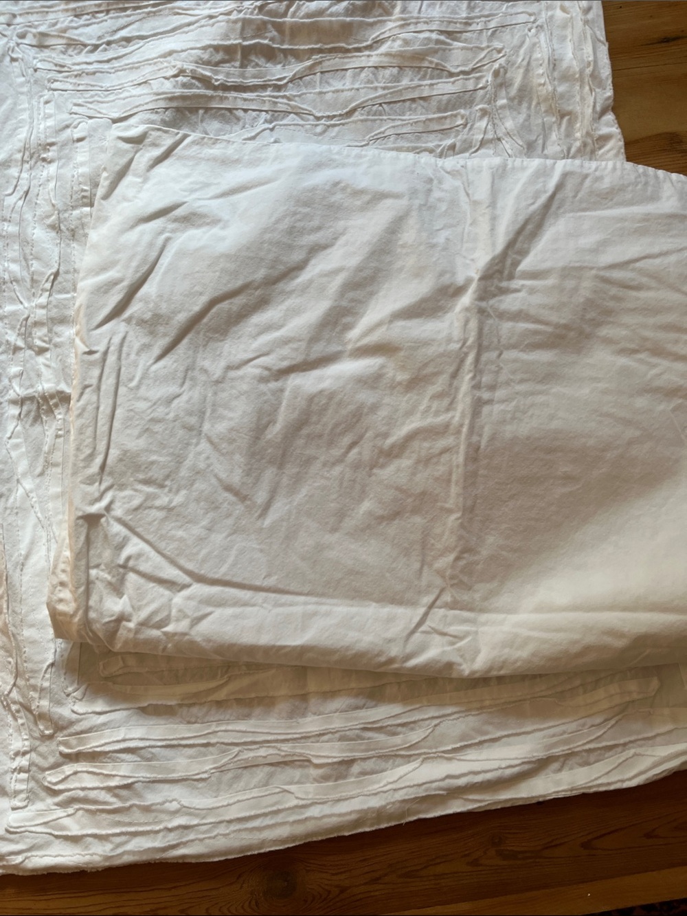 Set/2 ANTHROPOLOGIE *Standard* White Fabric Applique Pillowcases 100% Cotton - Picture 5 of 5